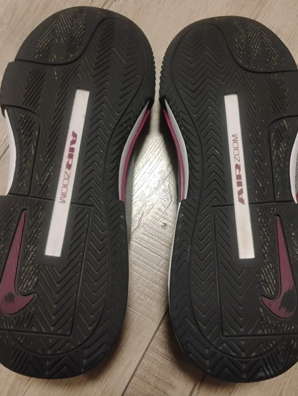 Nike Zoom GP Challenge 1 Men's Hard Court Tennis Shoes Grey Sangria in Size 10.5